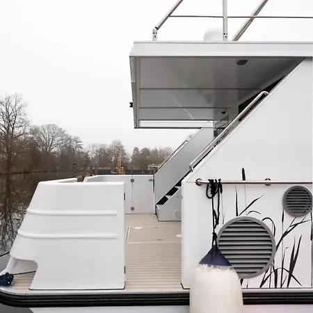 Hausboot-tobago Dömitz